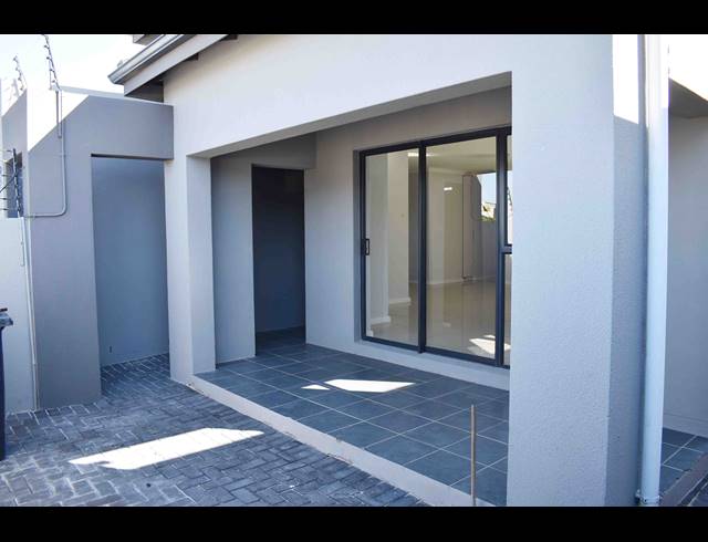 3 BEDROOM FREEHOLD TO LET IN PARKLANDS NORTH